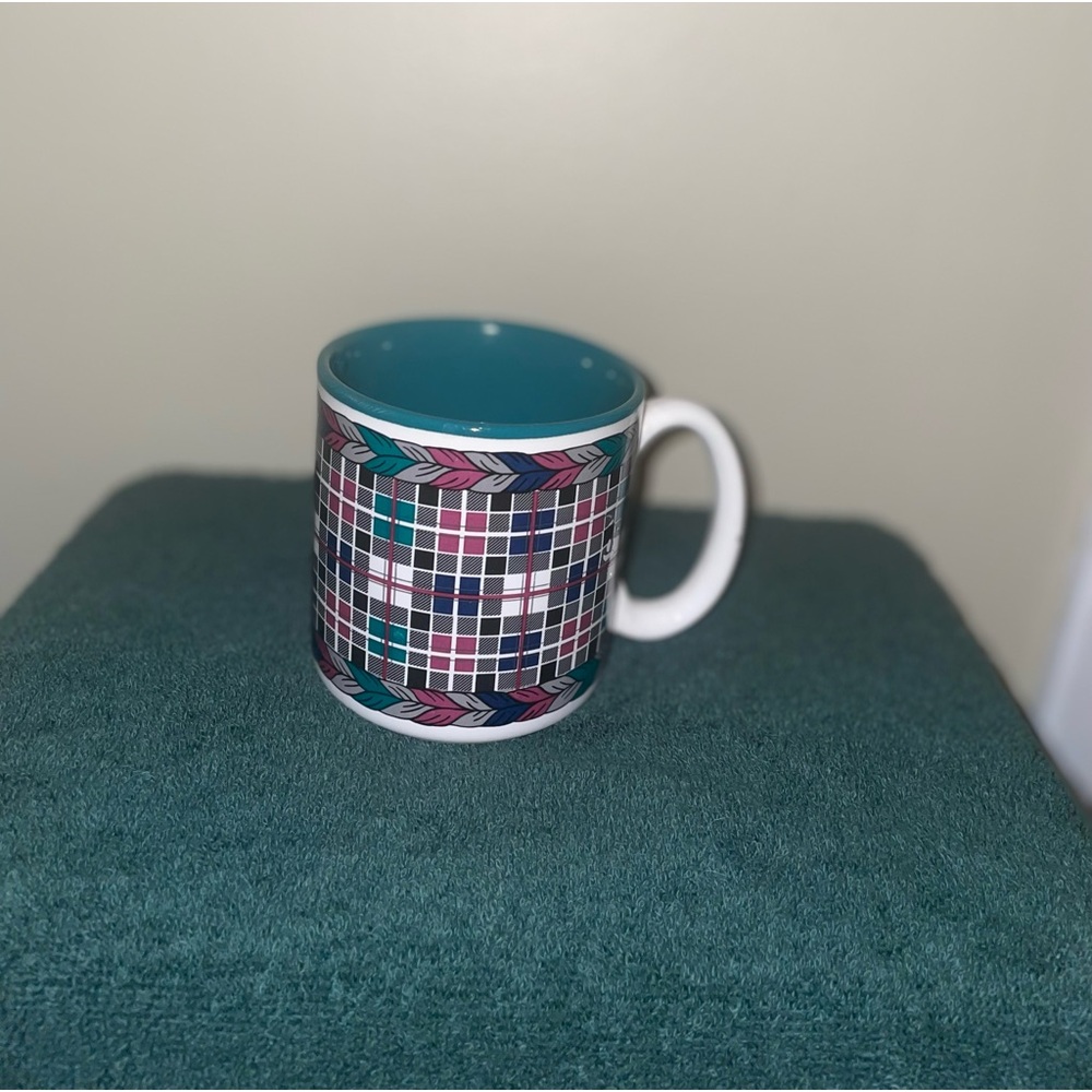 Vintage 1991 Pourporri Press “Manhattan” Mug, Multicolor